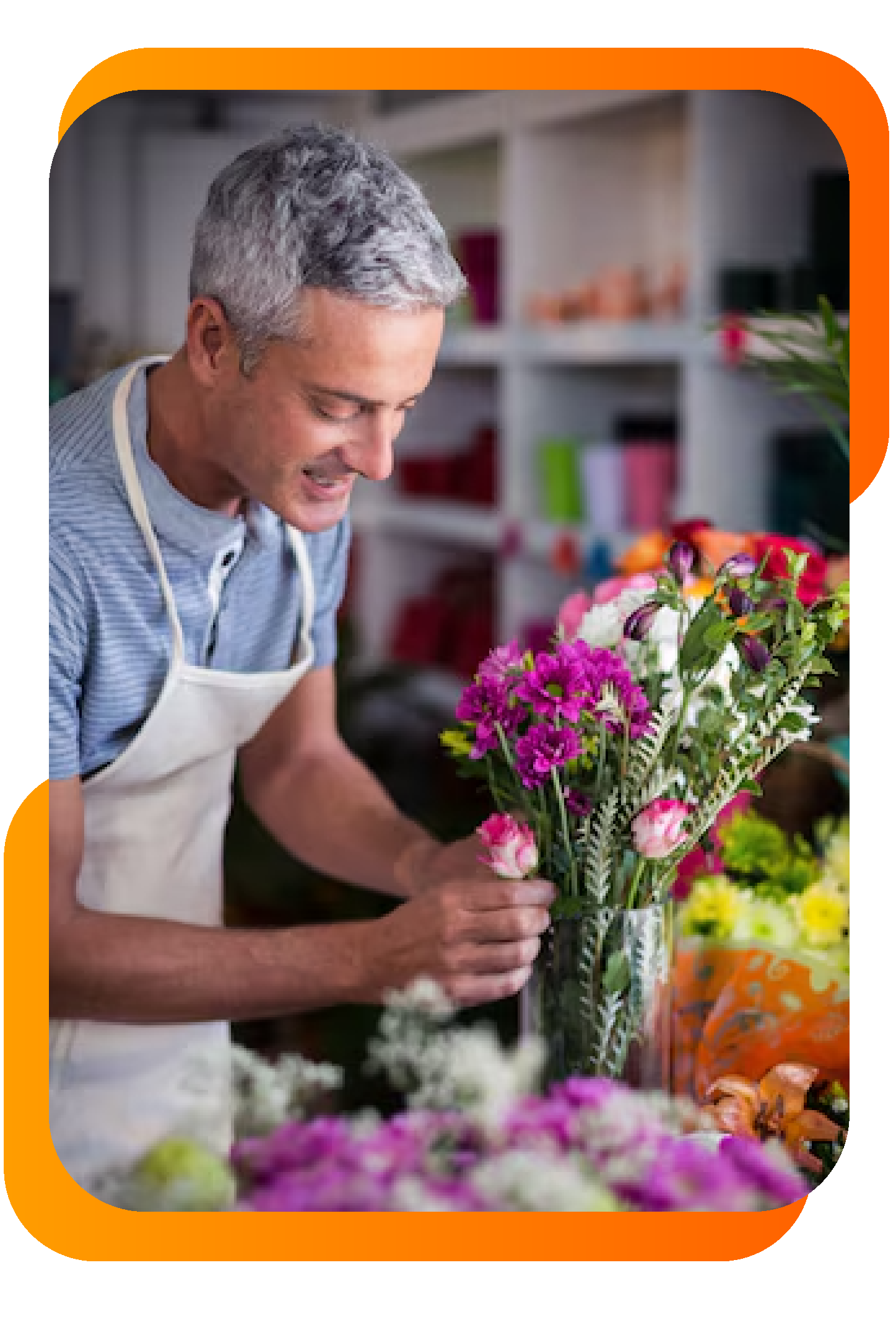 smiling-florist-preparing-flower--05